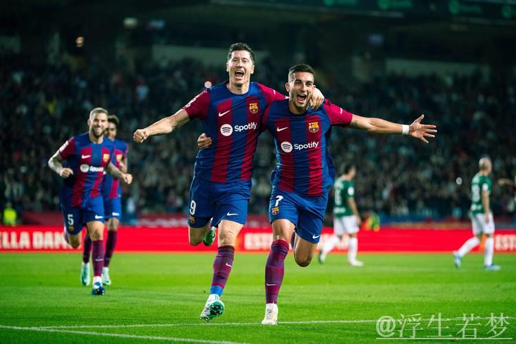 西甲-巴萨客场3-0胜毕巴收官赛季夺冠 莱万双响带来102球纪录